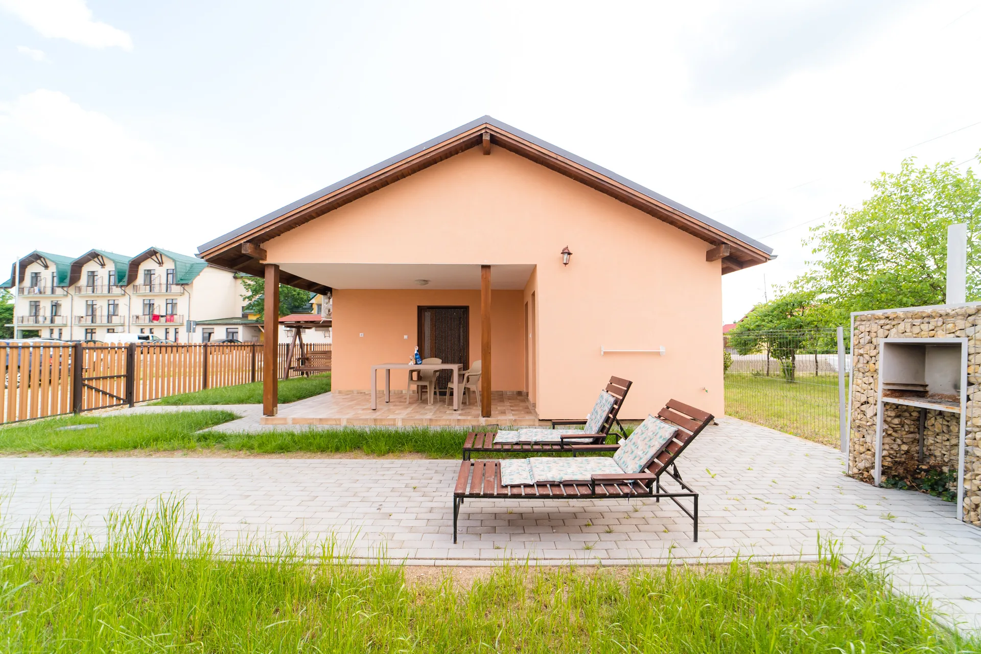 Cazare Mihaieni exterior